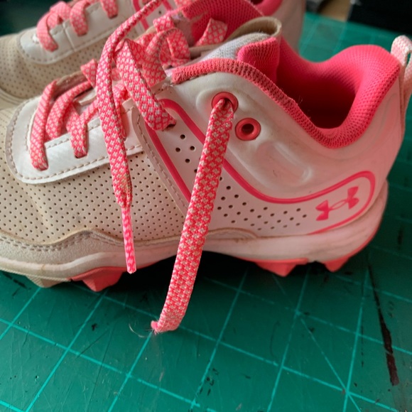 Kids cleats size 12 white and pink - Picture 1 of 3